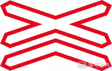 如图所示，铁道路口设置这个标志，是提示驾驶人前方路口有单股铁道。
