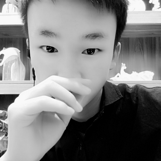 张某驾驶车辆在高速公路上发生故障不能移动,