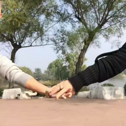 在这个路口怎样左转弯?