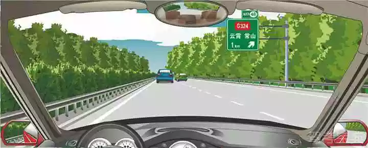 前方标志预告距离下一左侧出口1公里。