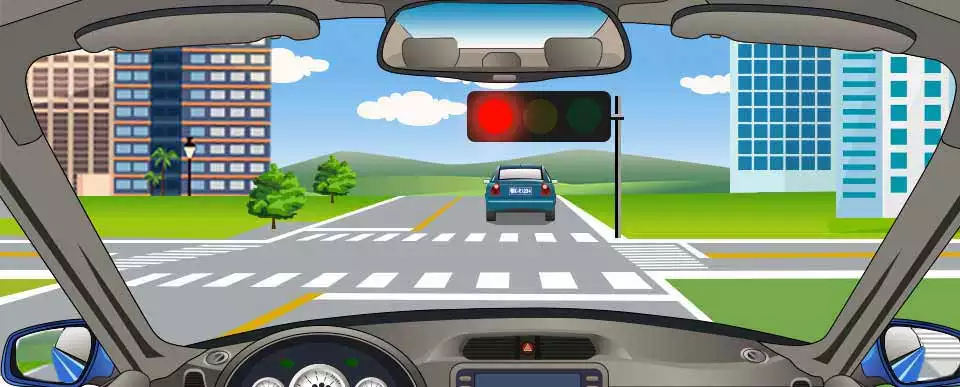 看到路口这种信号灯亮时，怎样做是正确的？