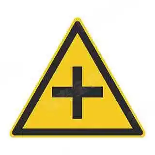 这个标志的作用是用以警告车辆驾驶人谨慎慢行，注意横向来车。