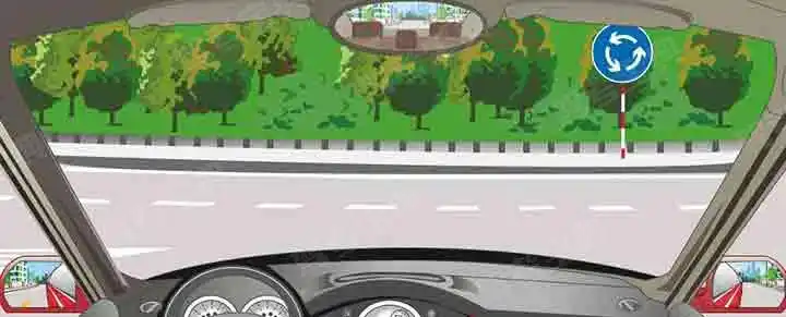 驾驶机动车进入这个路口怎样使用灯光？