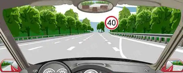 驾驶机动车驶离高速公路时，在这个位置怎样行驶？
